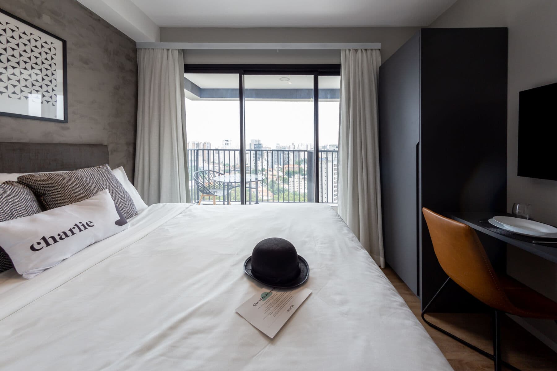 Charlie Nik Vila Mariana