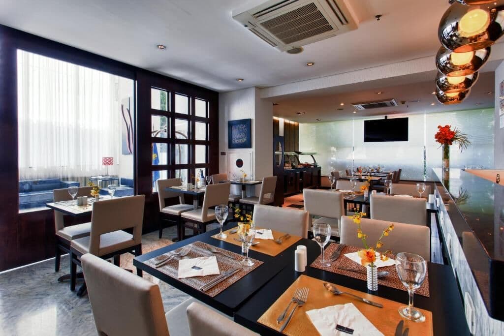 Paraíso Suítes by Charlie