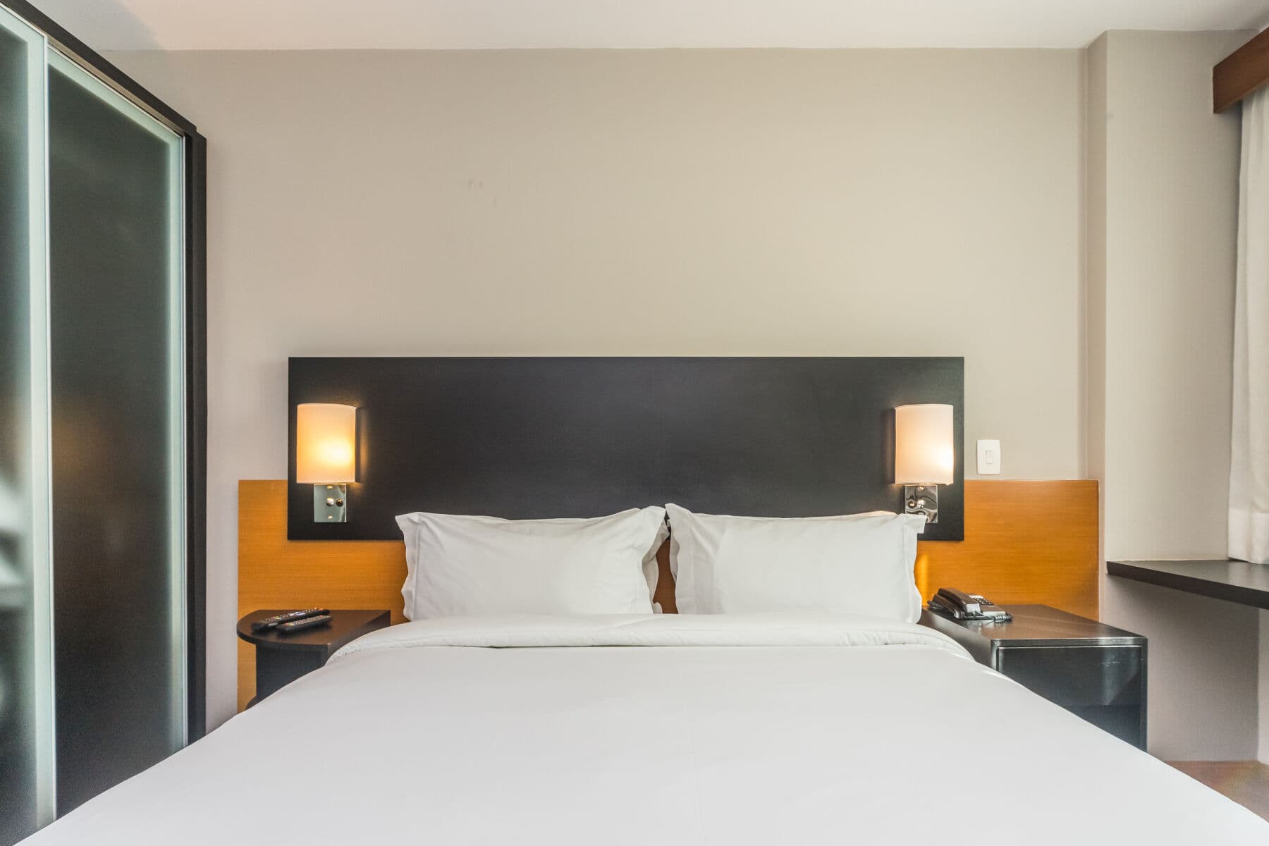 Paraíso Suítes by Charlie