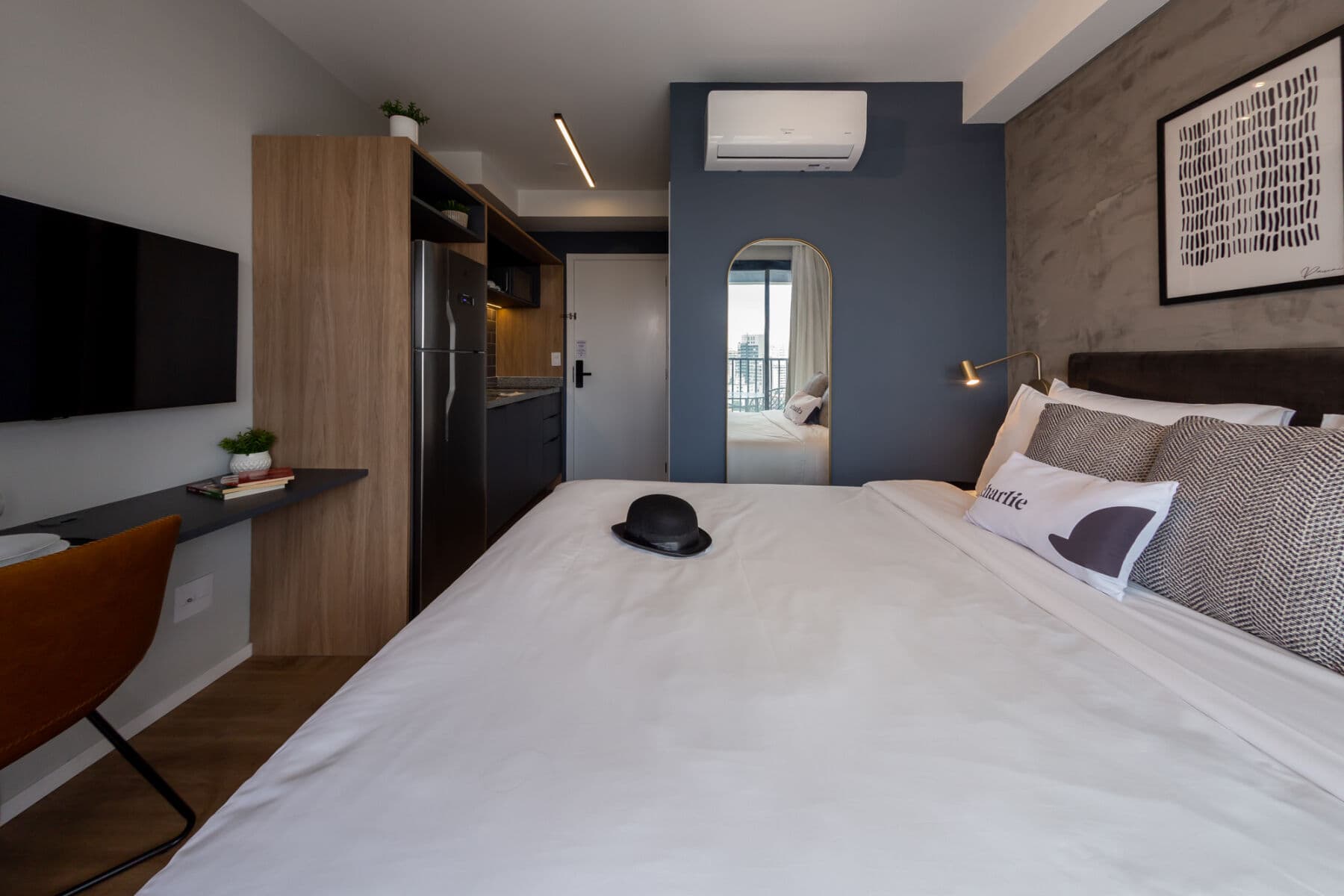 Charlie Nik Vila Mariana