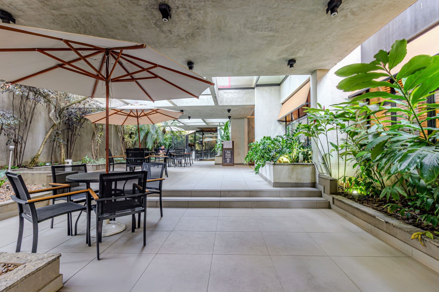 Charlie Poeta Drummond Jardins