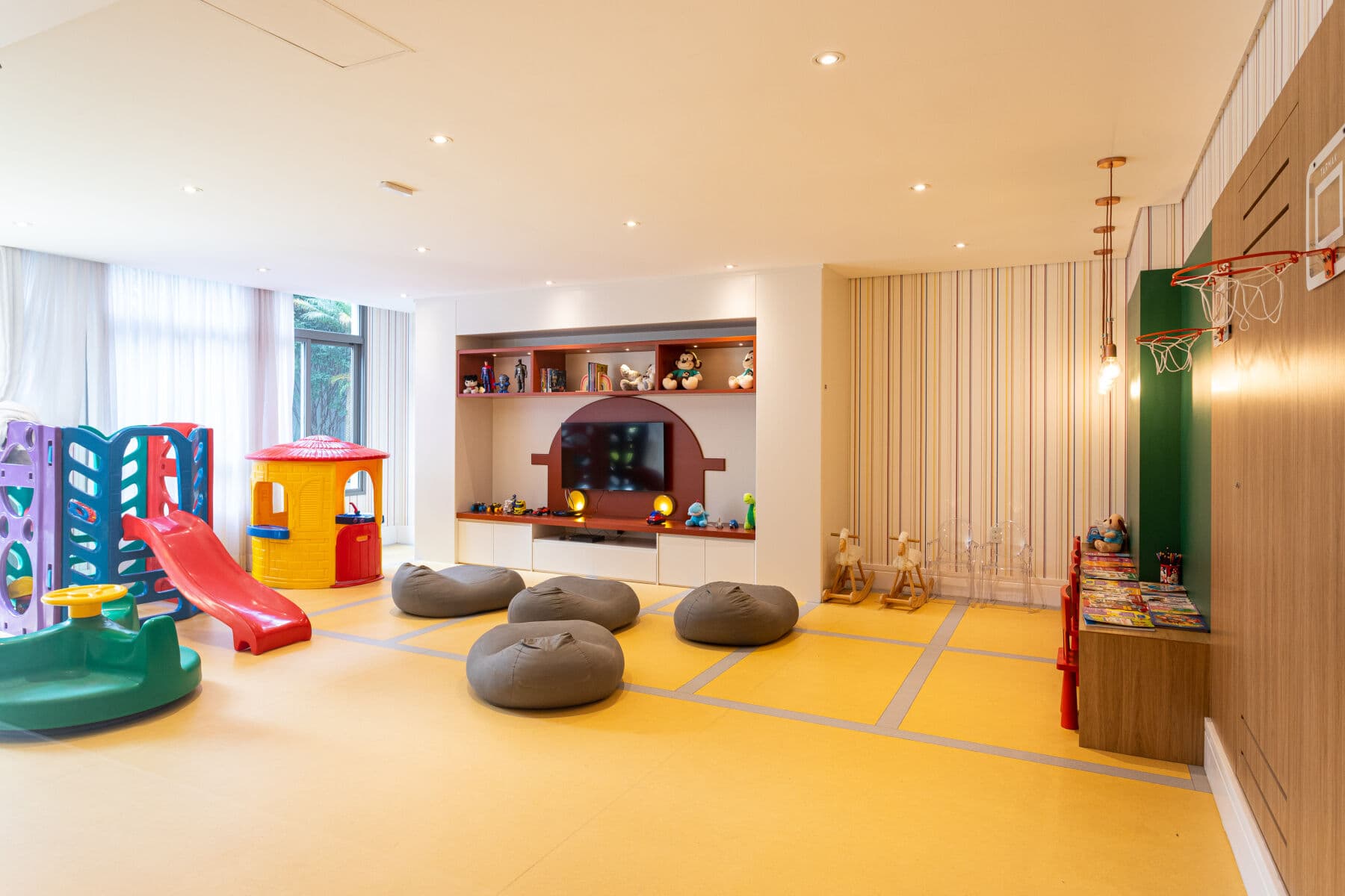 Charlie Rua dos Pinheiros