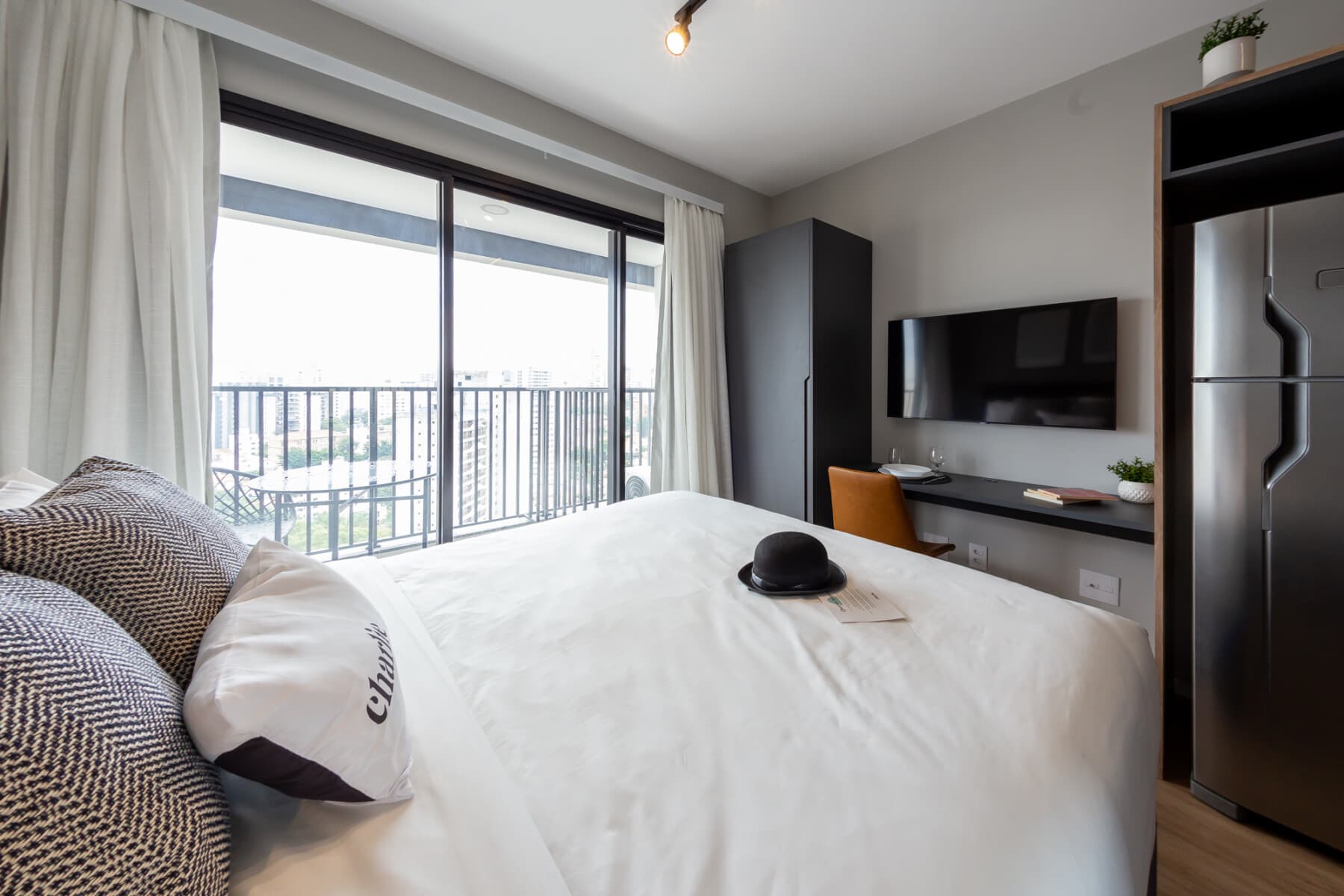 Charlie Nik Vila Mariana